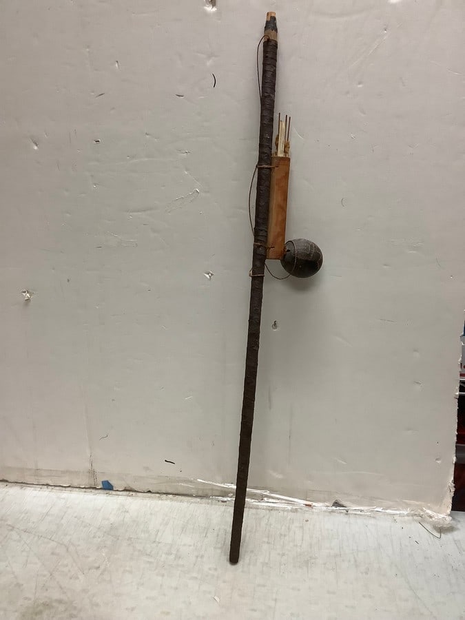 Vintage Blow Gun With Darts (32 in): Vintage Blow Gun With Darts (32 in)