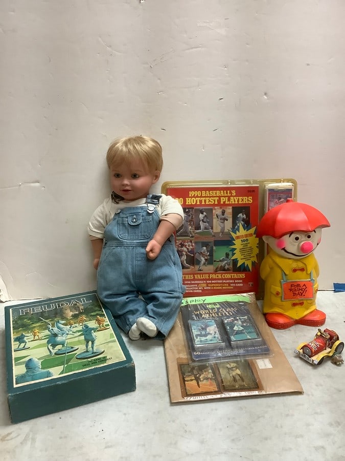 Lot of vintage baseball collectors set, 1992 world class athletes, clown bank(about 12in.tall), (1 of 1)