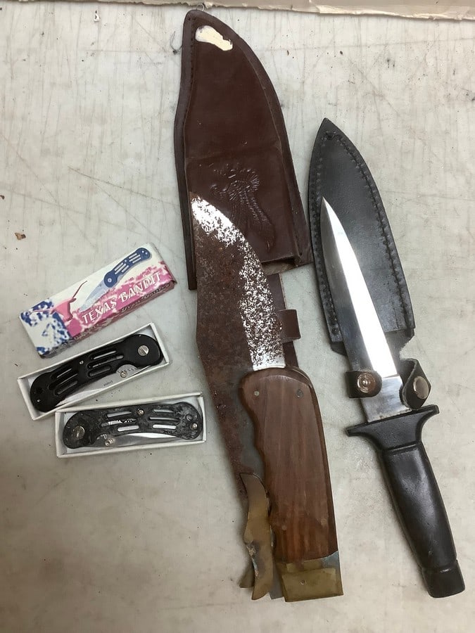 Lot of various size knives(largest 9in.): Lot of various size knives(largest 9in.)