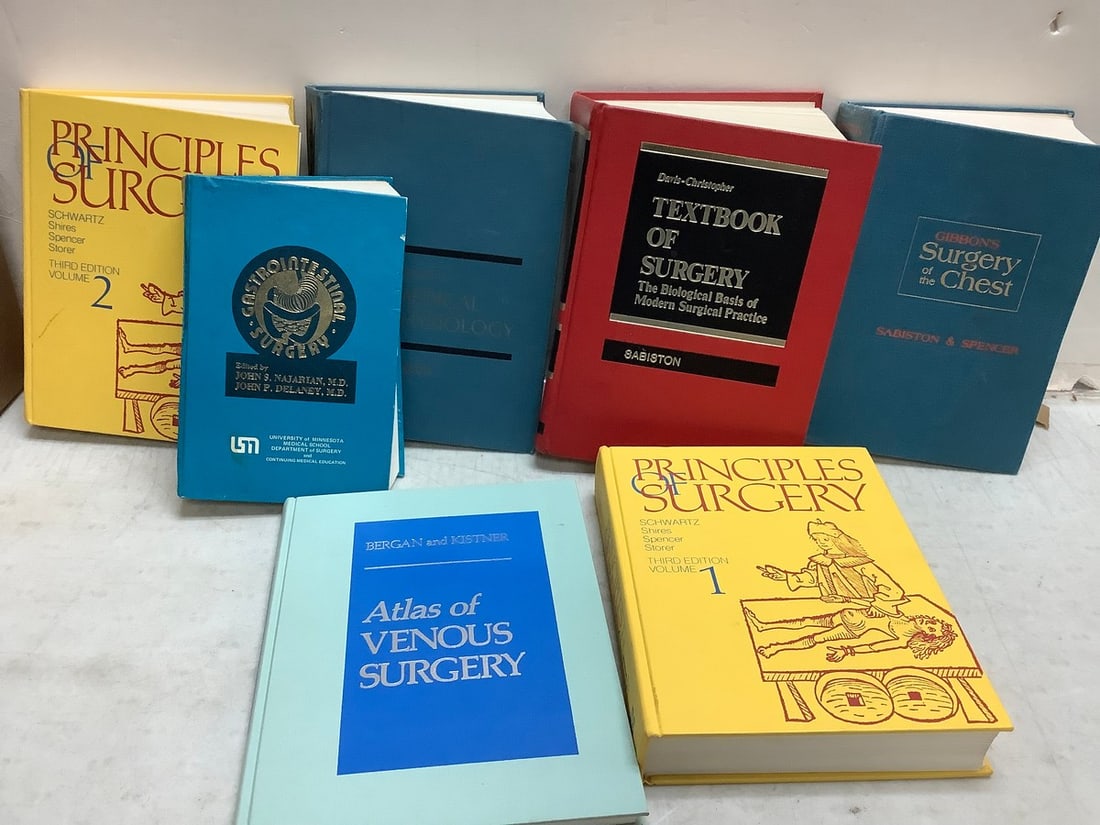 Lot of medicinal books(Textbook of Surgery, Surgery of the Chest, and more): Lot of medicinal books(Textbook of Surgery, Surgery of the Chest, and more)