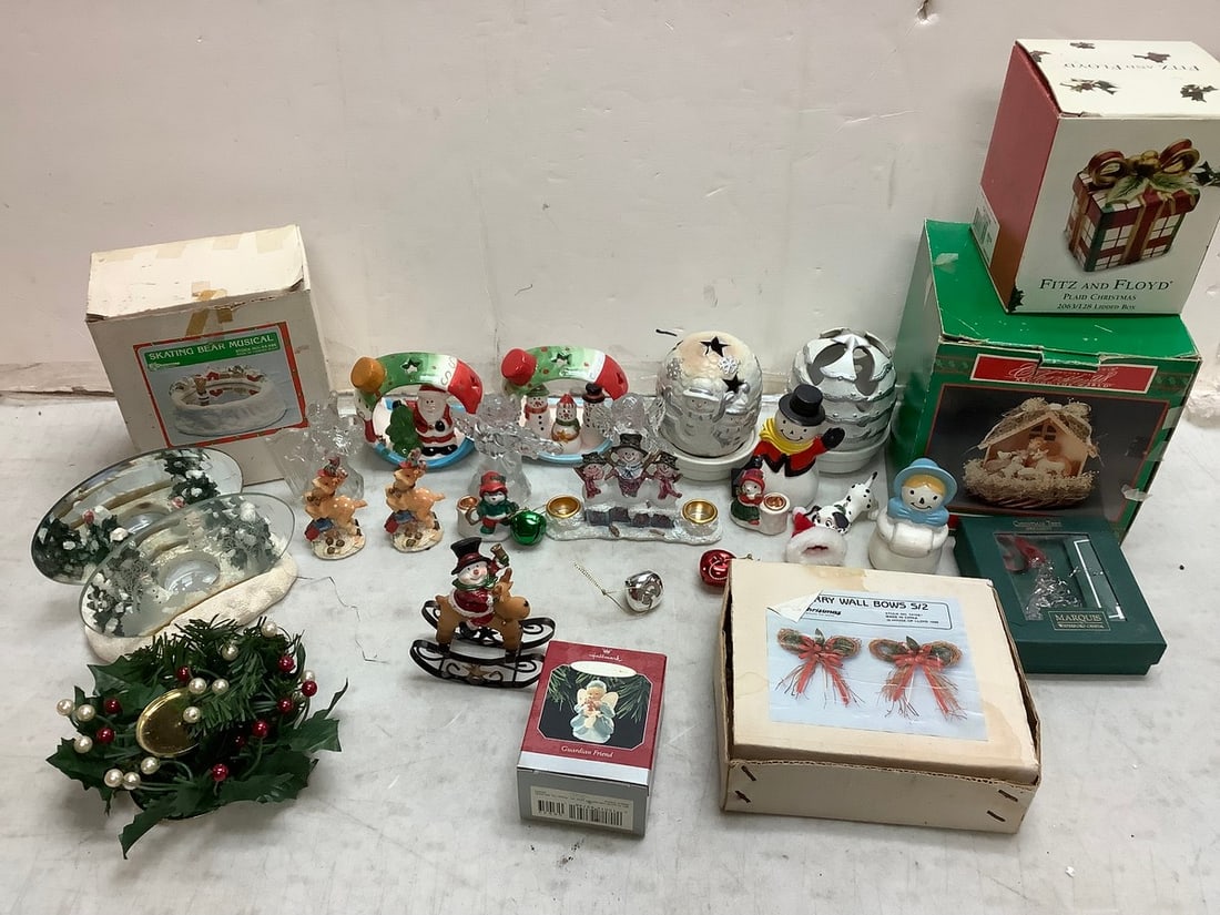 Lot of Christmas decor(Marquis by Waterfor crystal ornament, Skating Bear Musical, and more): Lot of Christmas decor(Marquis by Waterfor crystal ornament, Skating Bear Musical, and more)
