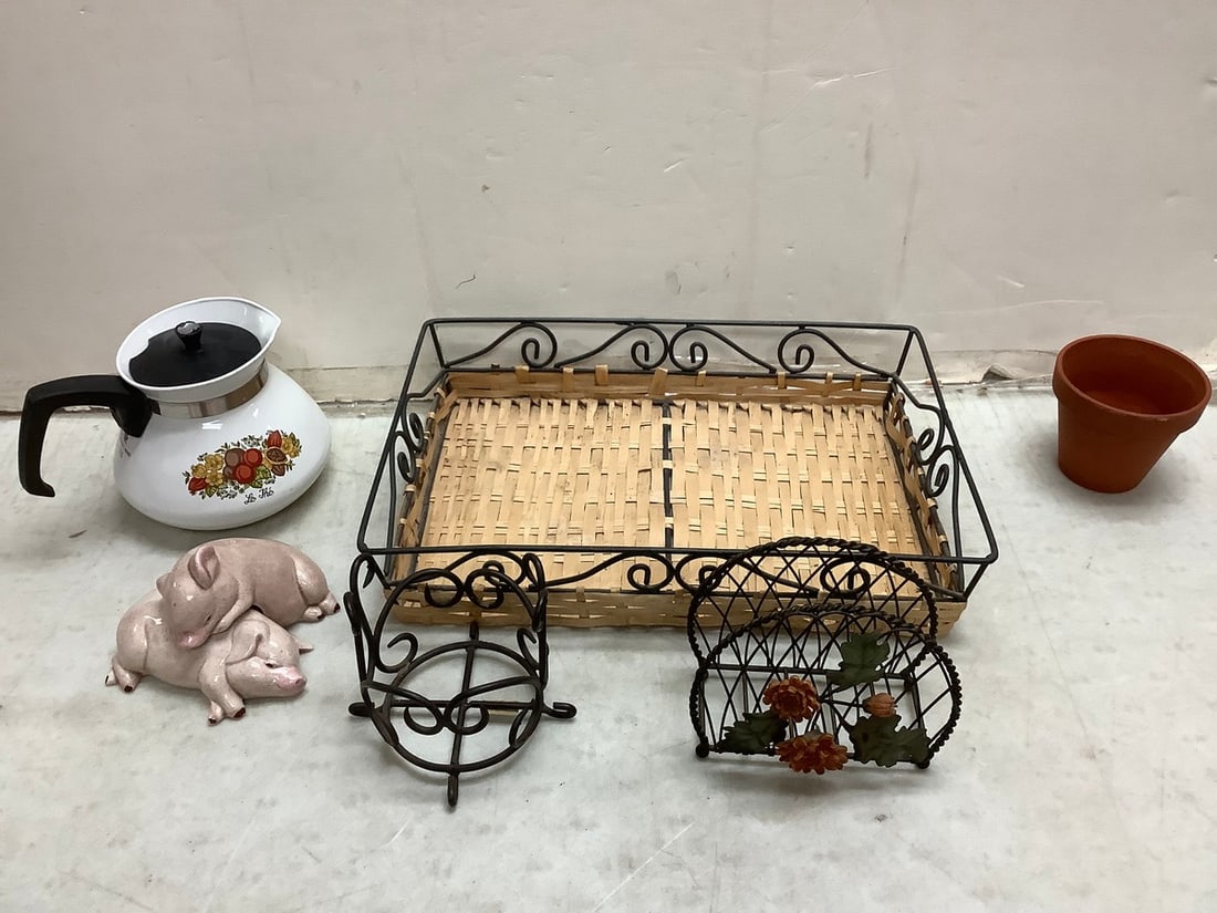 Lot of ceramic pig salt and pepper shakers, wicker basket organizer, and more: Lot of ceramic pig salt and pepper shakers, wicker basket organizer, and more