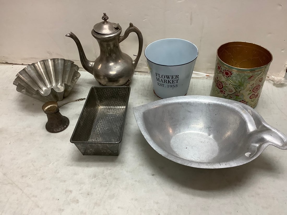 Lot of bucket bowl/container, Gellini Craft bowl, and more (10in.tallest): Lot of bucket bowl/container, Gellini Craft bowl, and more (10in.tallest)