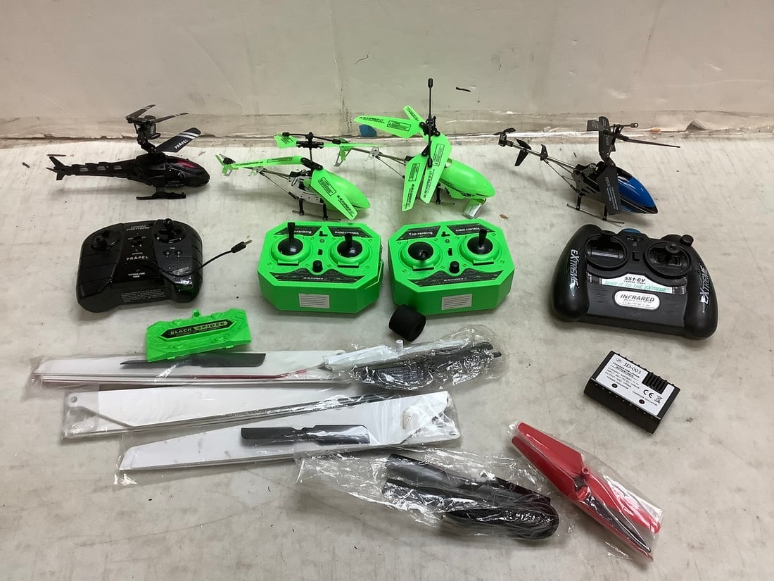 Lot of Extreme and Black Spider helicopters with remotes: Lot of Extreme and Black Spider helicopters with remotes