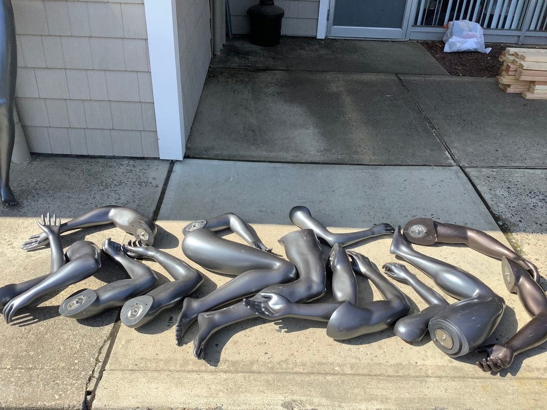Lot of mannequin limbs (1 of 1)