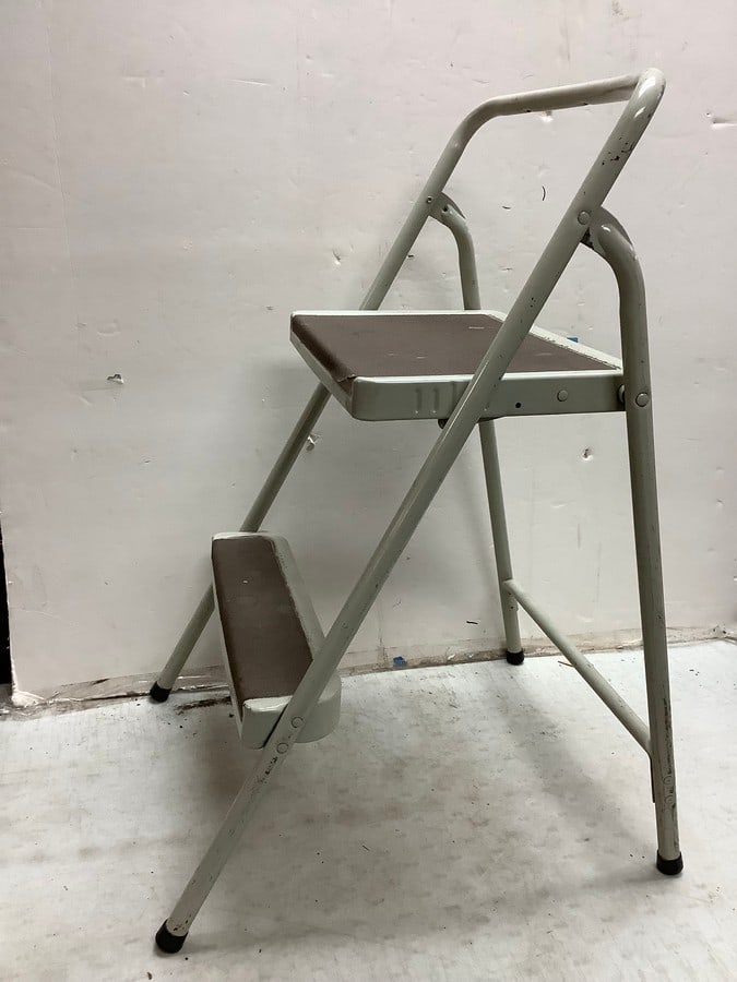 Vintage 2 step ladder(31.5in.tall) (1 of 1)