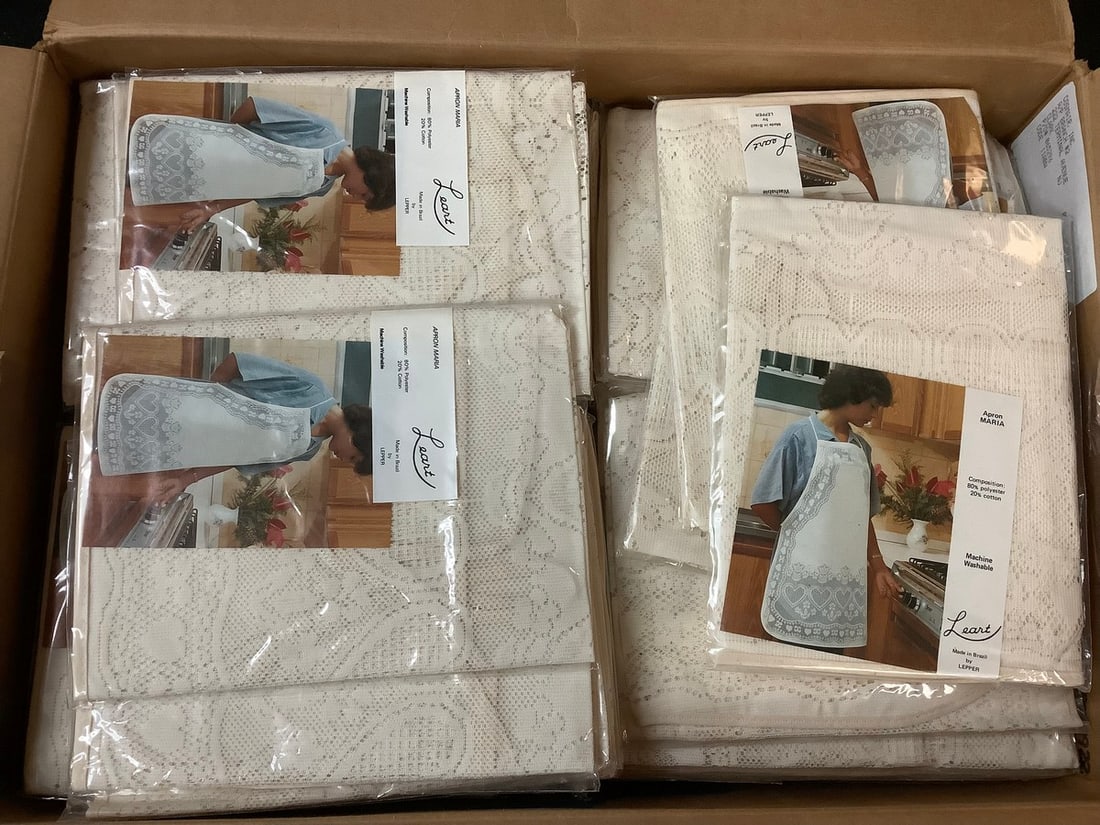 Lot of Leart aprons(sealed): Lot of Leart aprons(sealed)
