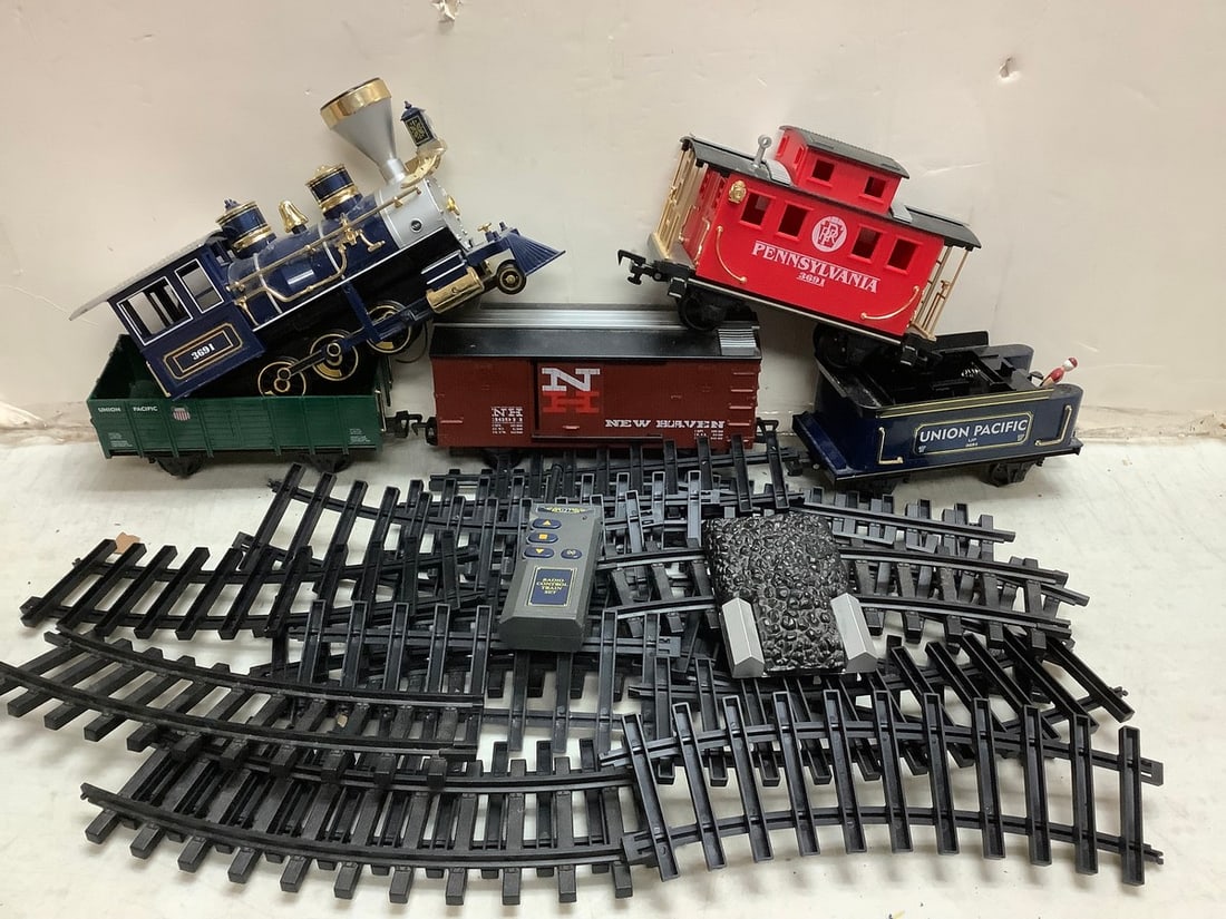 Lot of vintage train models and tracks (1 of 1)