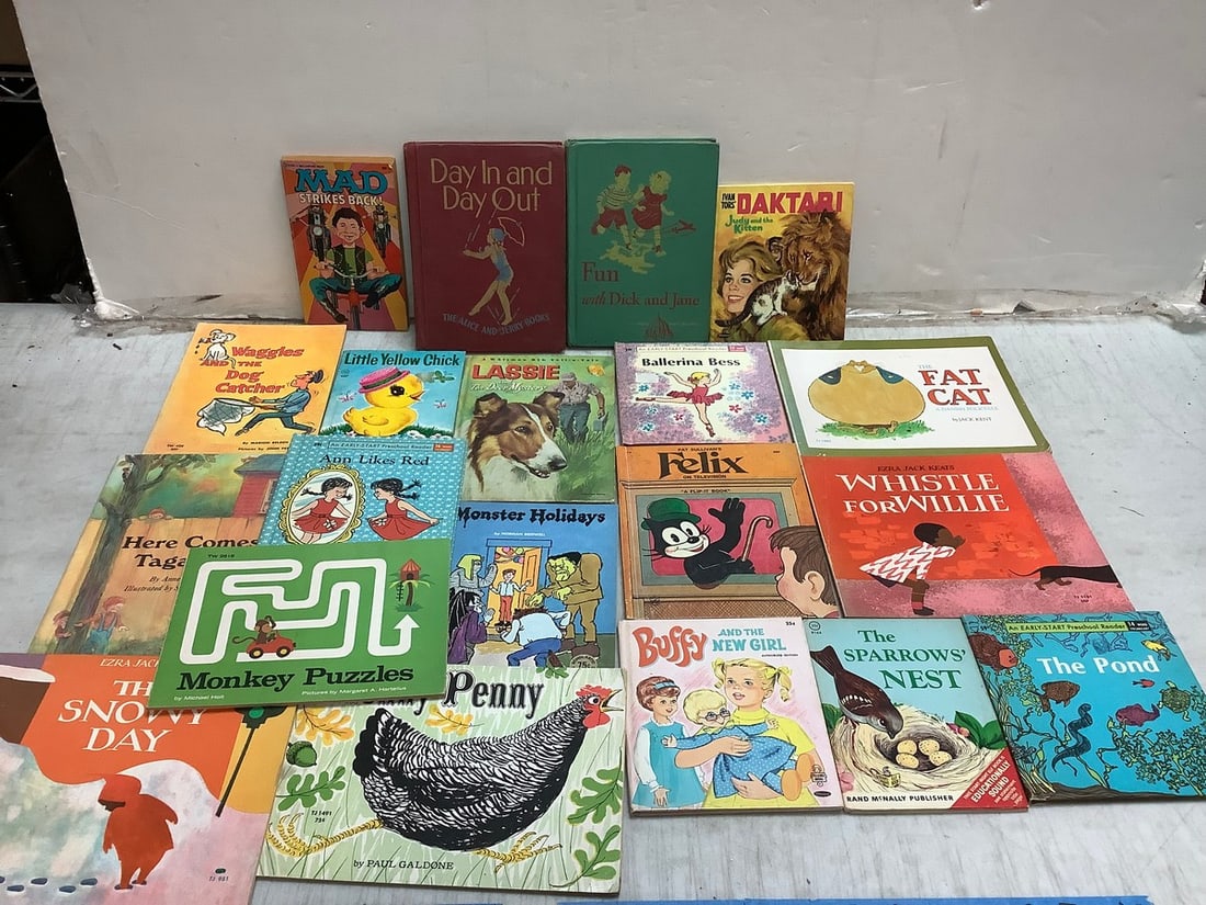 Lot of vintage books(Felix, Daktari, Henny Penny, and more): Lot of vintage books(Felix, Daktari, Henny Penny, and more)