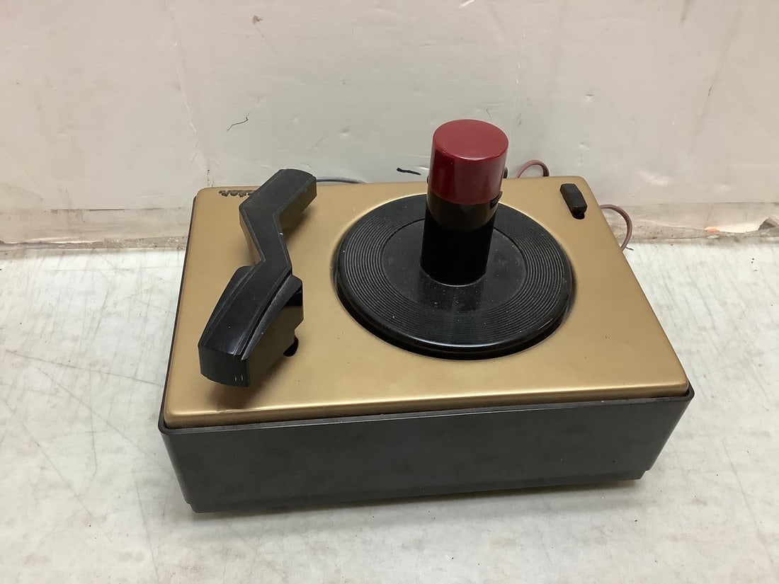 Lot of vintage RCA Victor record player (1 of 1)