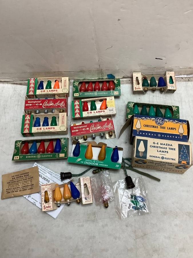 Lot of vintage Christmas bulbs(GE-mazda lamps and more) (1 of 1)