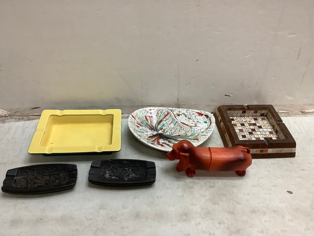 Lot of vintage ashtrays, doggy coin bank, and more (1 of 1)