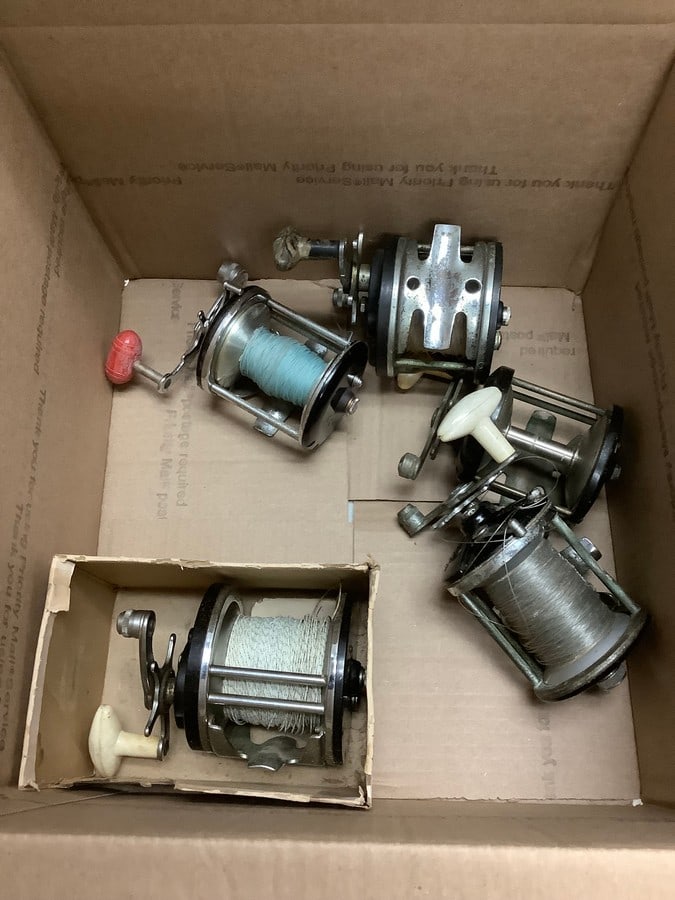Lot of vintage fishing reels (1 of 1)