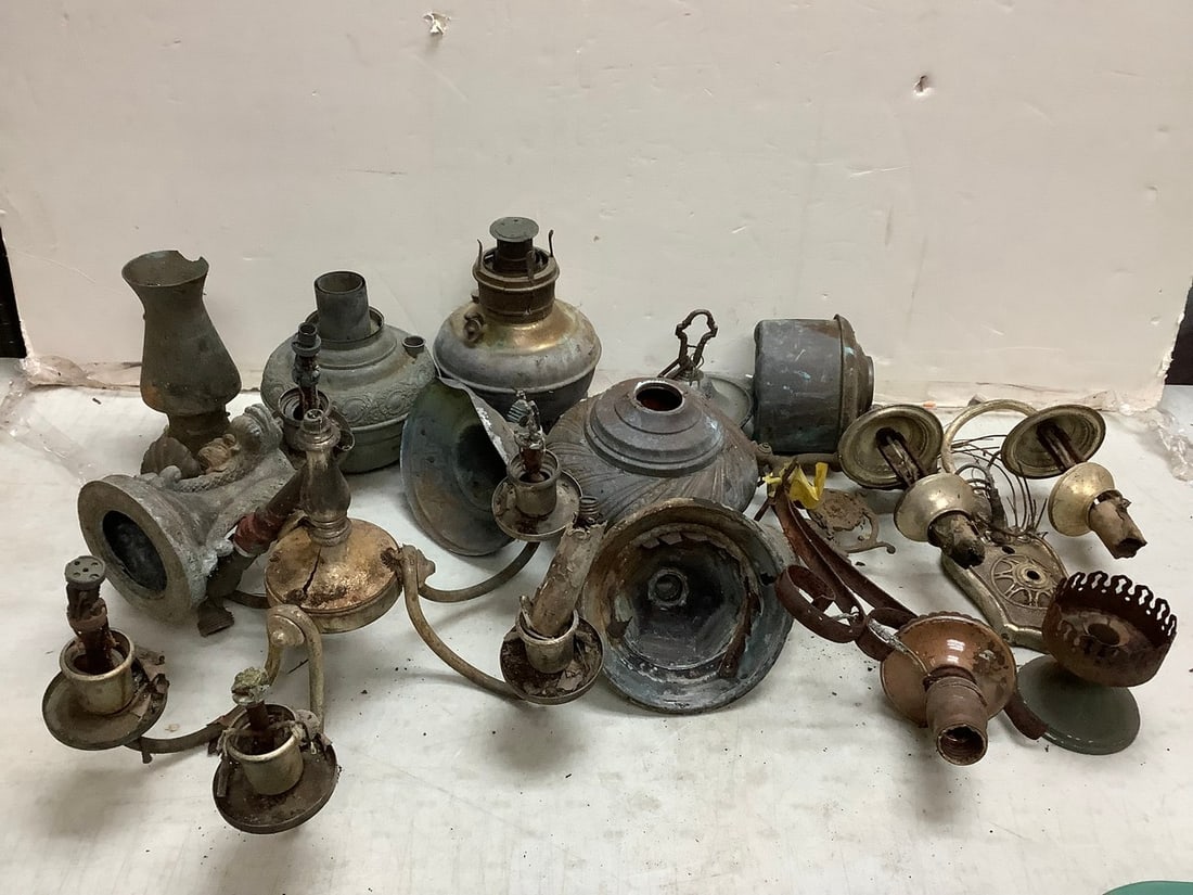 Lot of vintage light fixture pieces: Lot of vintage light fixture pieces