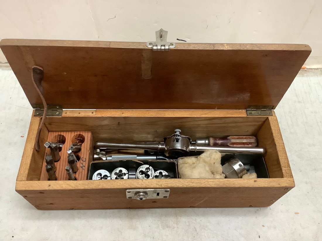 Vintage Crasftman tap and die set: Vintage Crasftman tap and die set