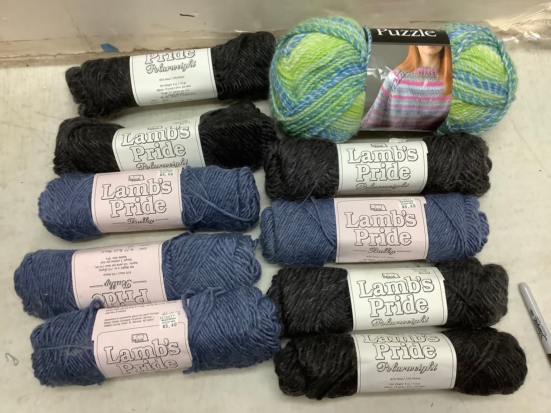 Lot of yarn(Lamb's Pride and Puzzle): Lot of yarn(Lamb's Pride and Puzzle)