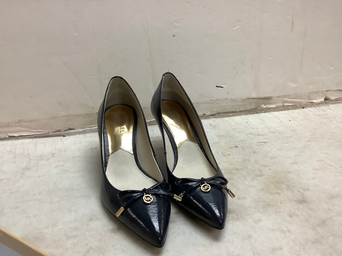 Michael Kors Nancy Mid Pump (size 8 1/2): Michael Kors Nancy Mid Pump (size 8 1/2)