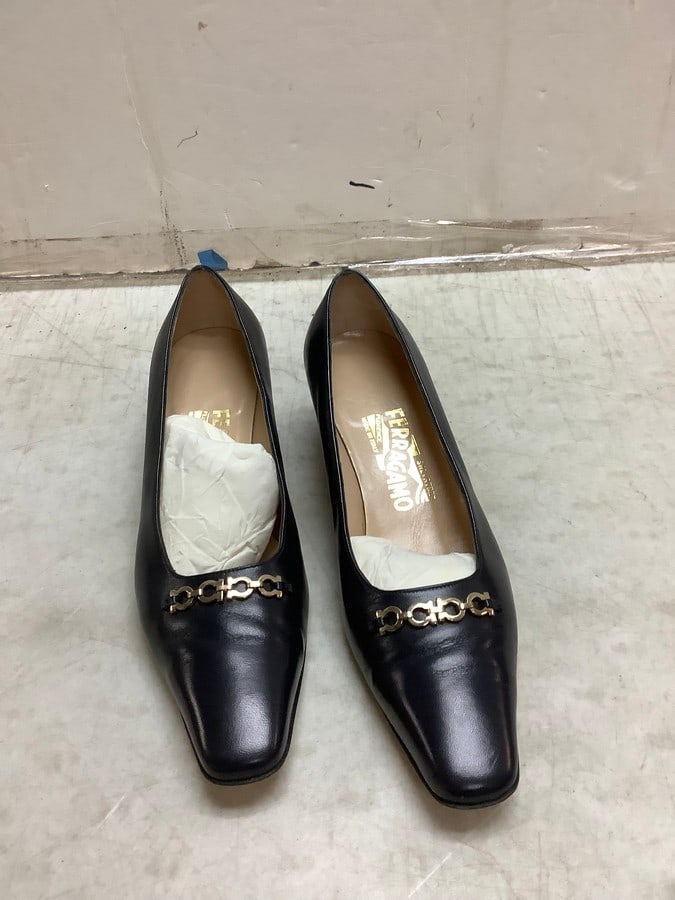 Navy Salvadore Ferragamo Heels (Size 7.5): Navy Salvadore Ferragamo Heels (Size 7.5)