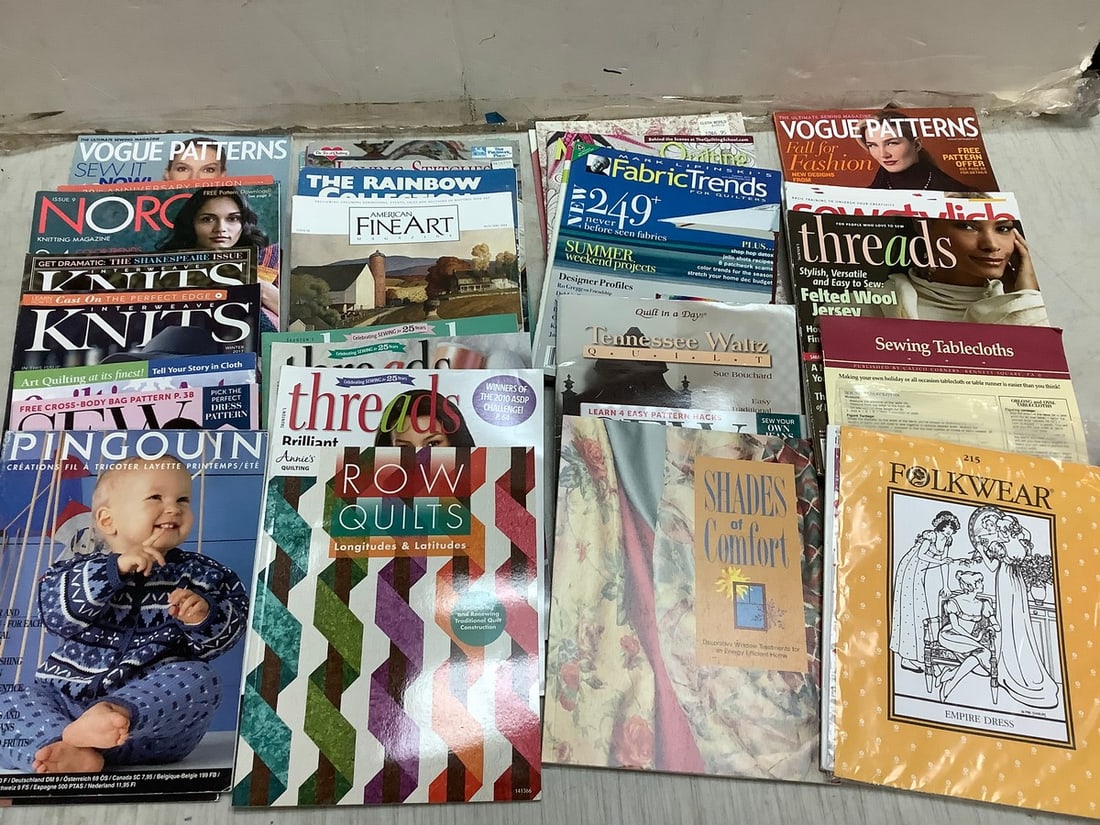Lot of Various Knitting, Sowing and Quilting Magazines (Threads, Knits and more): Lot of Various Knitting, Sowing and Quilting Magazines (Threads, Knits and more)