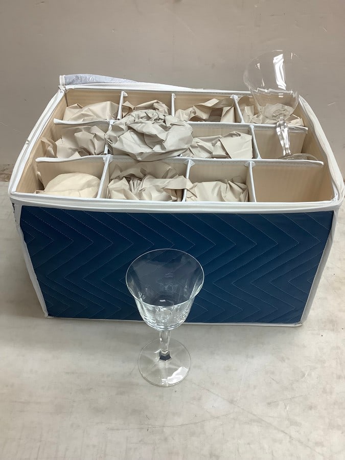 Lot of 12 drinking glasses(7in.tall ): Lot of 12 drinking glasses(7in.tall )