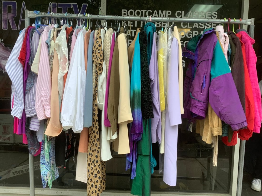 Lot of like new womens clothing sizes medium to large(blouses, jackets,flannels, and more) (1 of 1)