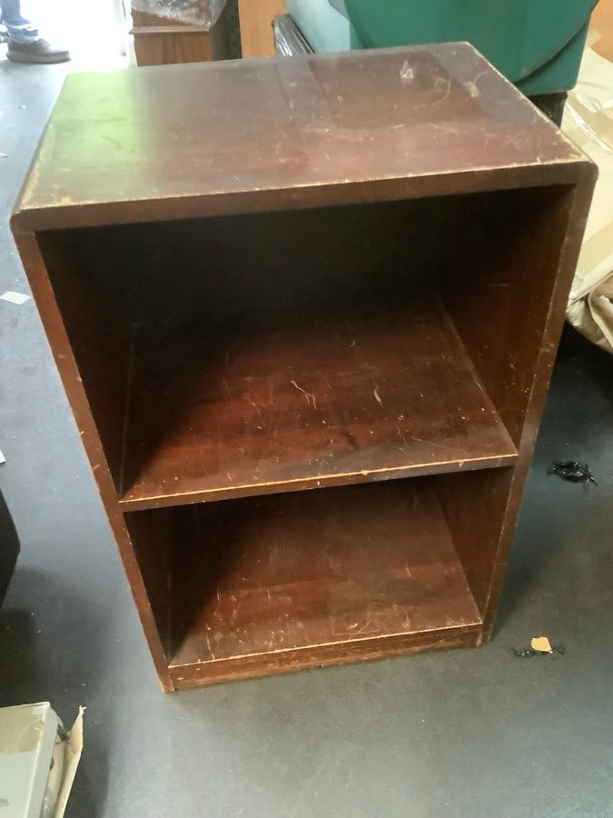 Wooden bookshelf (31in.x 20in.x14.5in.): Wooden bookshelf (31in.x 20in.x14.5in.)