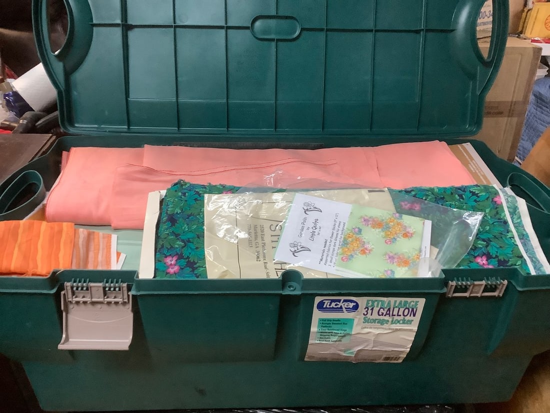 Large lot of various fabrics: Large lot of various fabrics