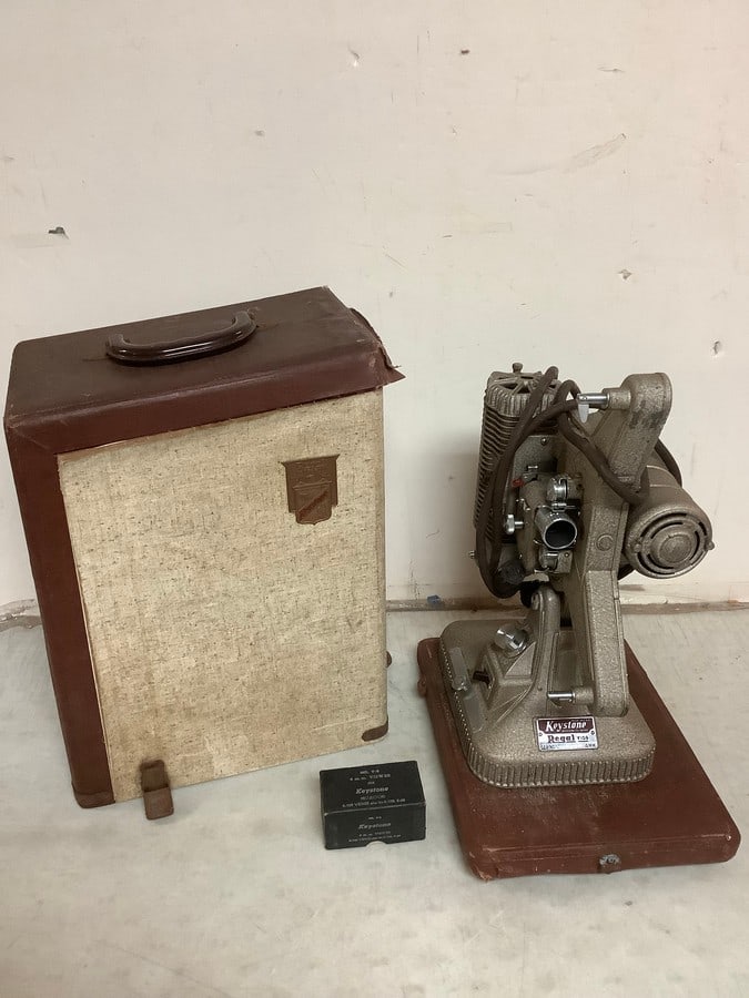 Lot of vintage Keystone Regal K109 projector with case and 8 m.m. viewer (1 of 1)