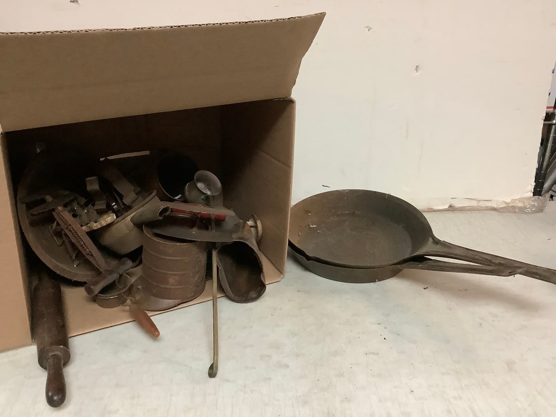Lot of vintage kitchenware(pans, sifter, and more) (1 of 1)