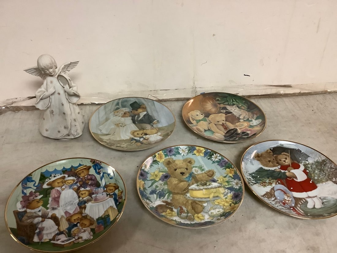 Lot of Schmid ceramic ceramic rotating angel statue(8in.tall) and The Franklin Mint collectible: Lot of Schmid ceramic ceramic rotating angel statue(8in.tall) and The Franklin Mint collectible plates