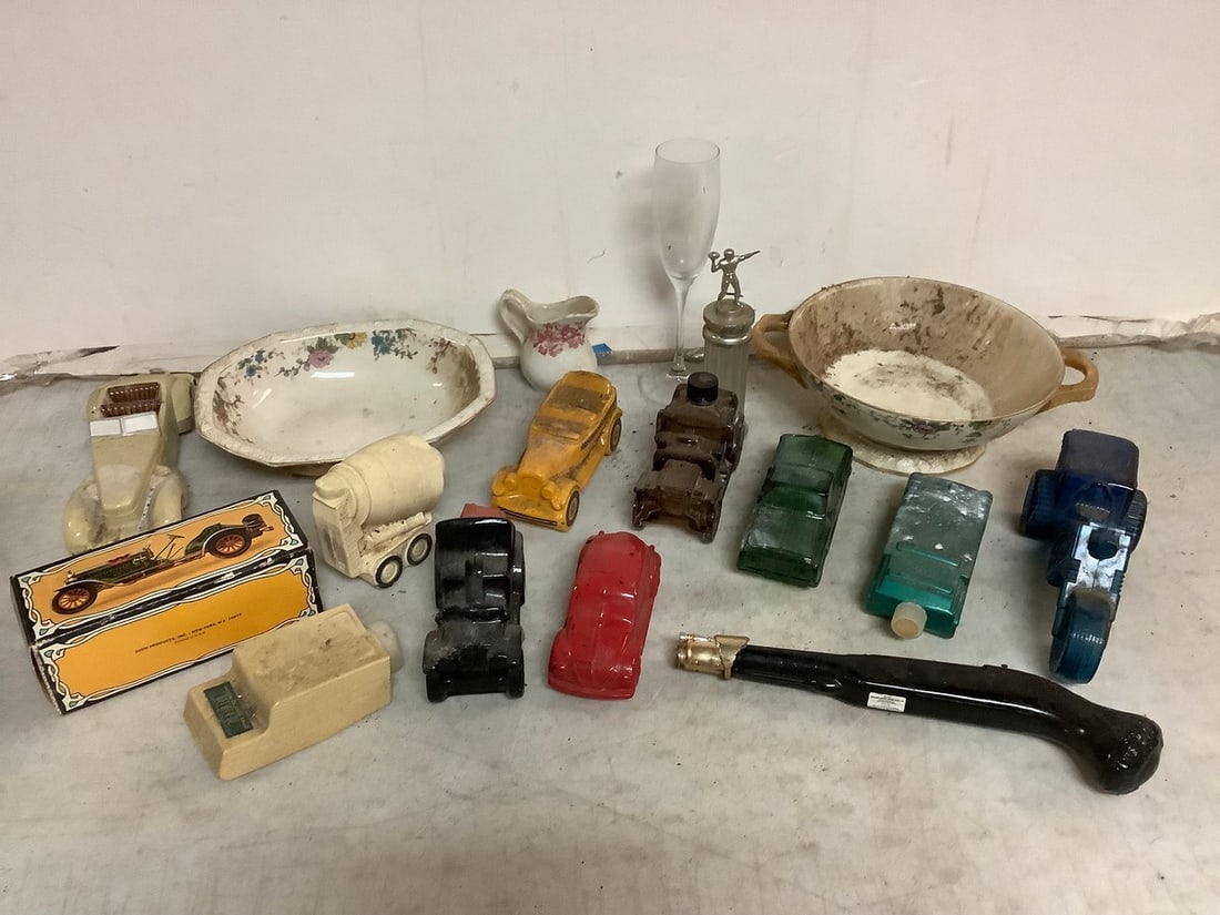 Lot of decorative R.S. decorative bowls, Straight Eight aftershave,Cord 1937 Avon collectible, and (1 of 1)