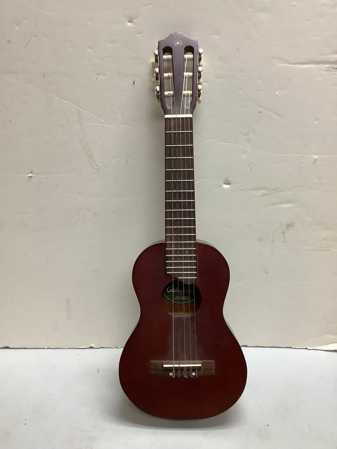 Yamaha Guitalele GL1 (27.5in. tall): Yamaha Guitalele GL1 (27.5in. tall)