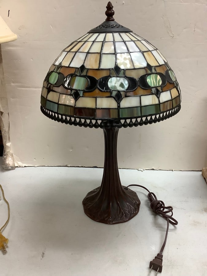Stained glass lamp(about 20in.tall): Stained glass lamp(about 20in.tall)