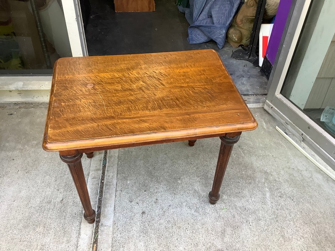 Wooden Stool (15x21x18.5 in): Wooden Stool (15x21x18.5 in)