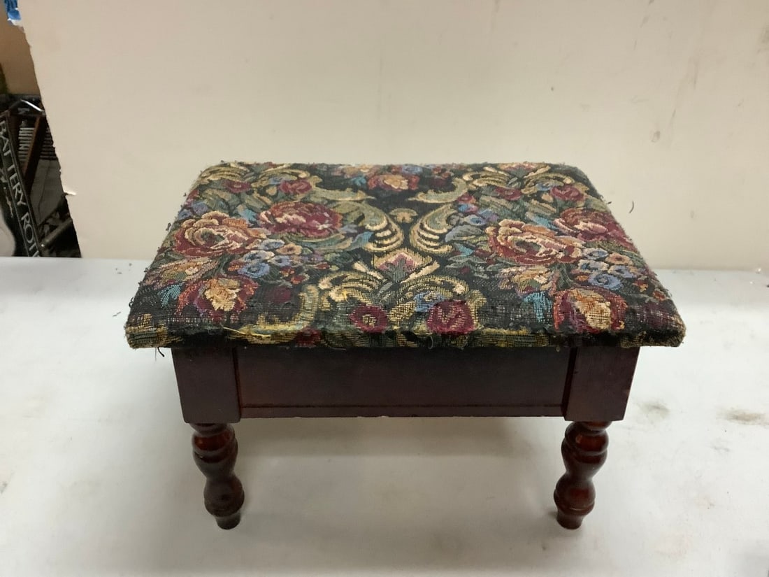 Sewing stool 14.5x9: Sewing stool 14.5x9