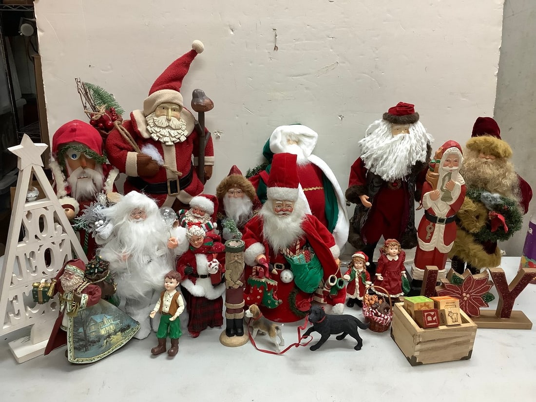 Lot of Christmas Decorations (Nutchacker and more) Tallest 19in: Lot of Christmas Decorations (Nutchacker and more) Tallest 19in