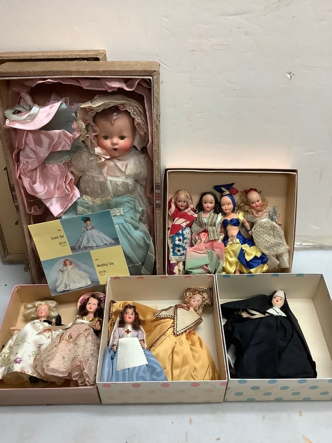 Lot of vintage dolls (Nancy Ann storybook dolls): Lot of vintage dolls (Nancy Ann storybook dolls)