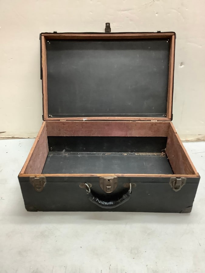 Vintage Chest (19.25x12.25x7.25 in): Vintage Chest (19.25x12.25x7.25 in)