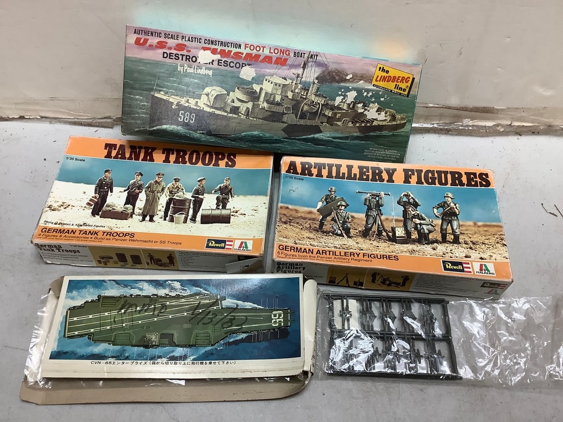 Lot of vintage german tank troops and figures(Revell, The Lindberg Line, and more) (1 of 1)