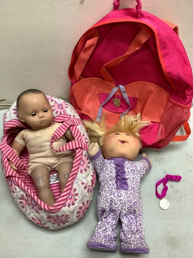 Lot of American girl doll with bed, OAA cabbage patch doll, and more: Lot of American girl doll with bed, OAA cabbage patch doll, and more