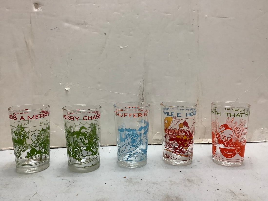 Lot of Bugs Bunny glasses: Lot of Bugs Bunny glasses