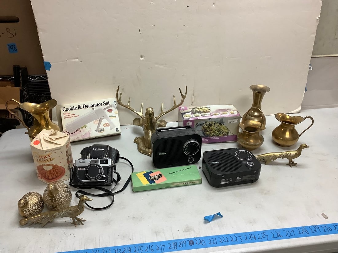 Lot of Cookie and decorator set, stuffing cage, metal deer head and more: Lot of Cookie and decorator set, stuffing cage, metal deer head and more