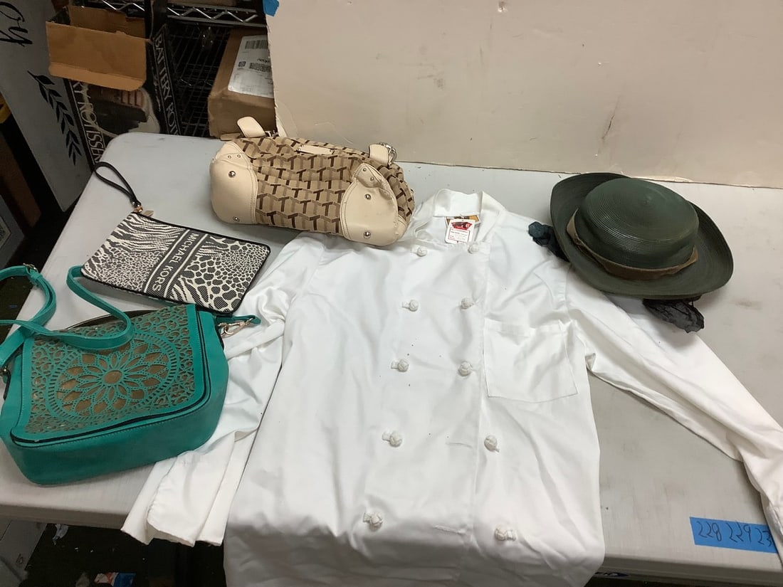 Lot of chef jacket (Size M), Hat, Purses (Michael Kors, Linganello): Lot of chef jacket (Size M), Hat, Purses (Michael Kors, Linganello)
