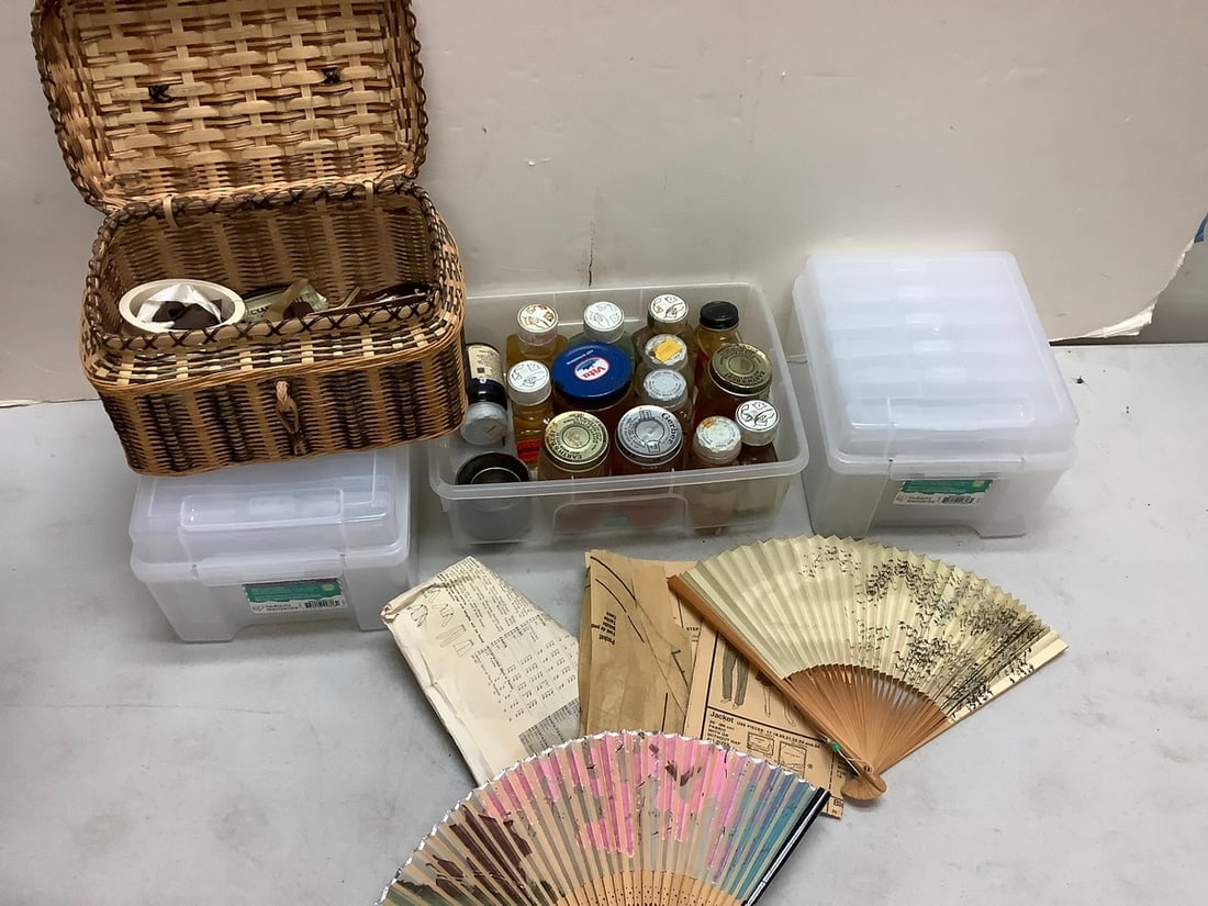 Lot of wicker basket(9.5in.x6in.x5in.), vintage oils, and more: Lot of wicker basket(9.5in.x6in.x5in.), vintage oils, and more