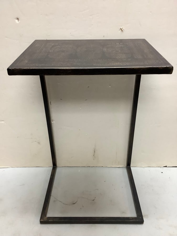Decorative table(28in.tall): Decorative table(28in.tall)