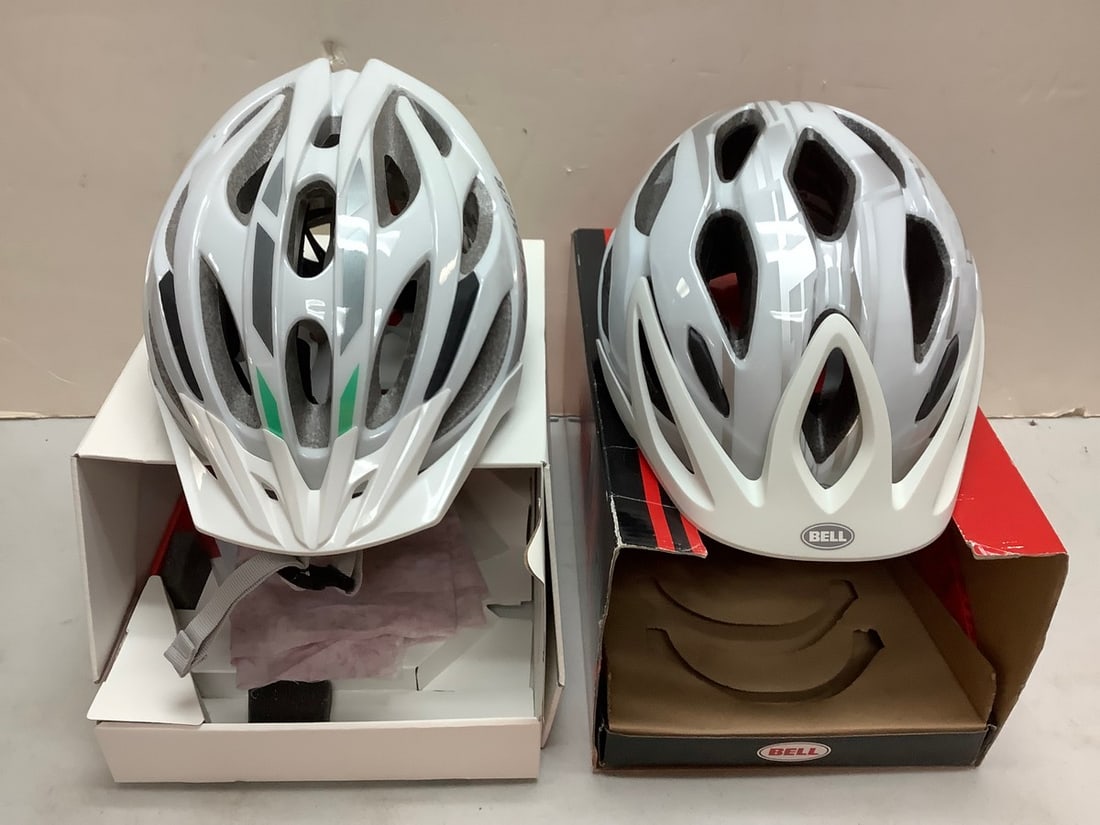 Lot of bike helmets(Bontrager and Bell): Lot of bike helmets(Bontrager and Bell)