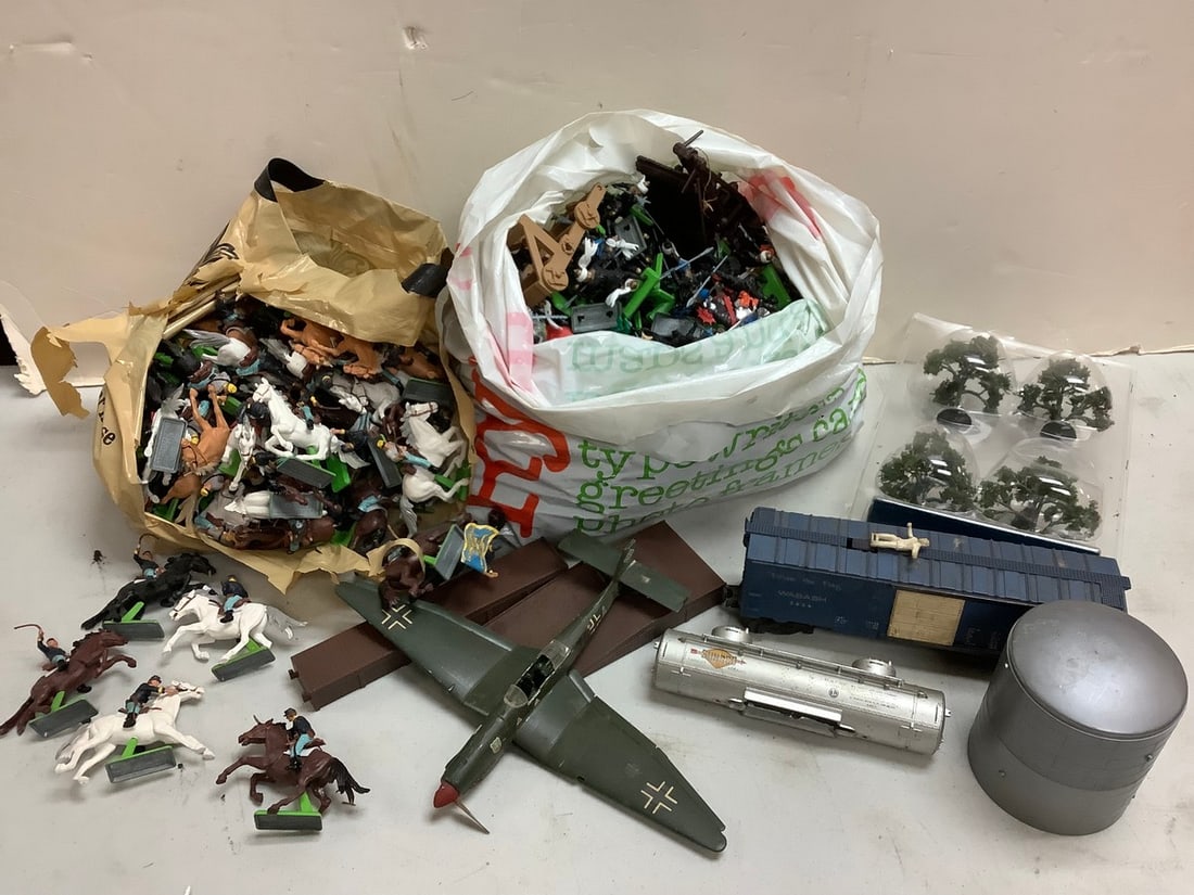 Lot of scenic deciduous HO-scale trees, Britains ltd. action figues(1971), and more (1 of 1)