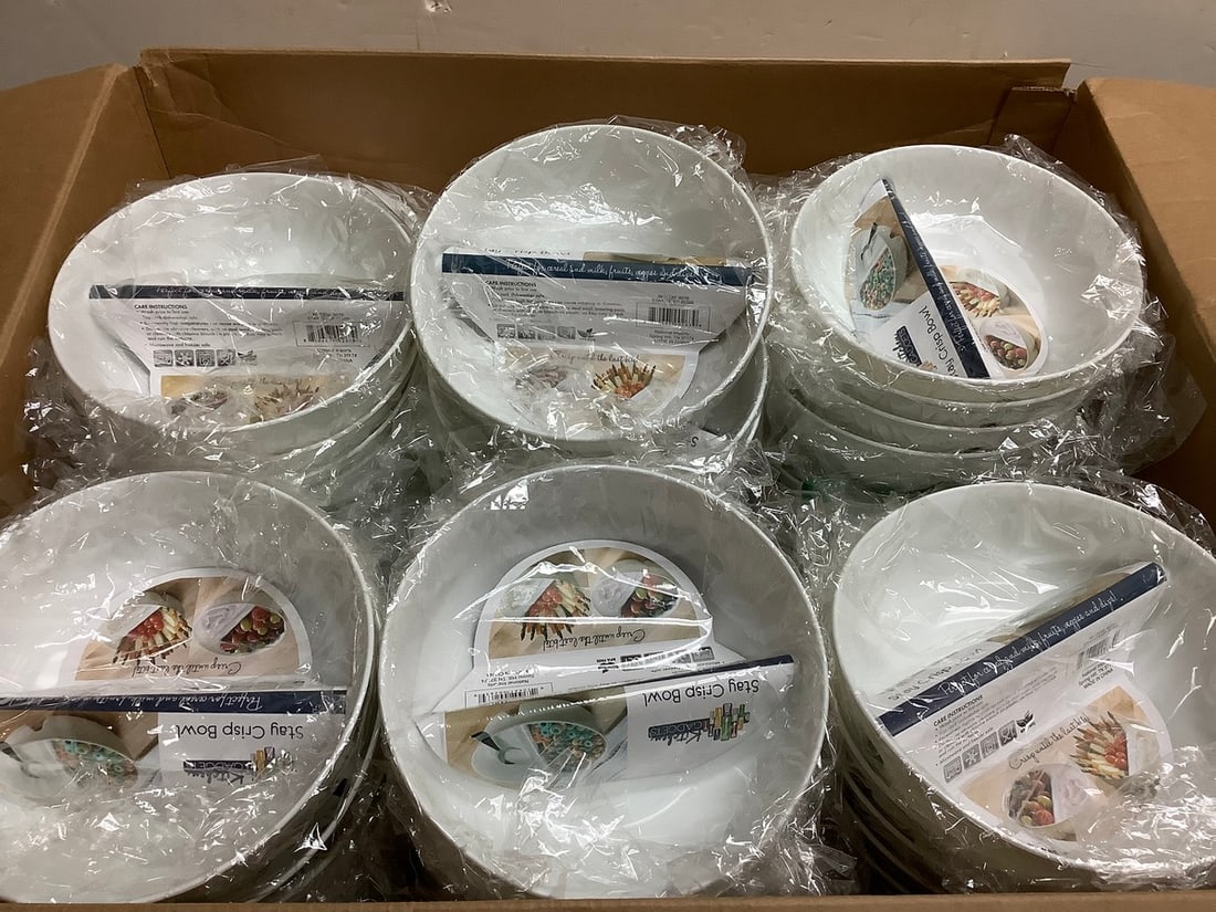 Box of Kitchen Gadgets stay crisp bowls (1 of 1)