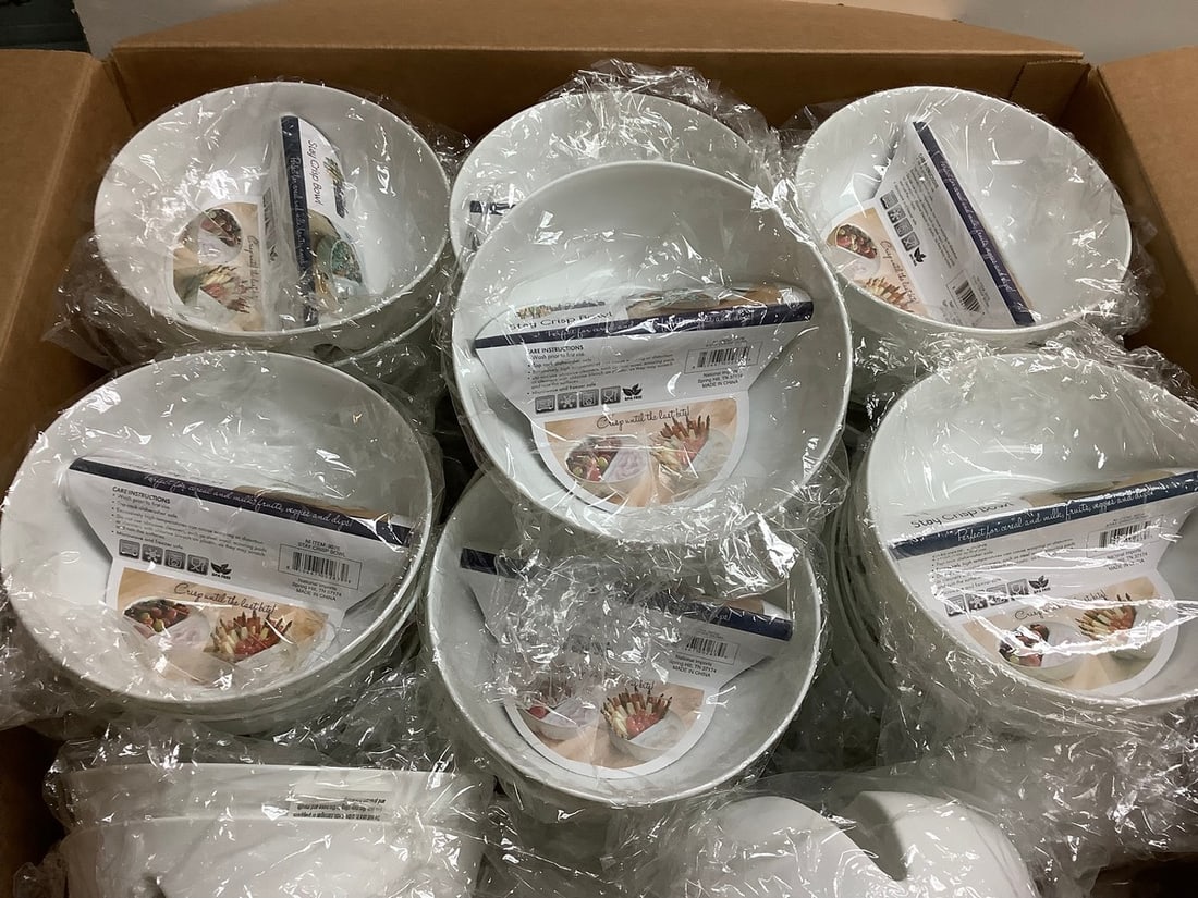 Box of Kitchen Gadgets stay crisp bowls (1 of 1)