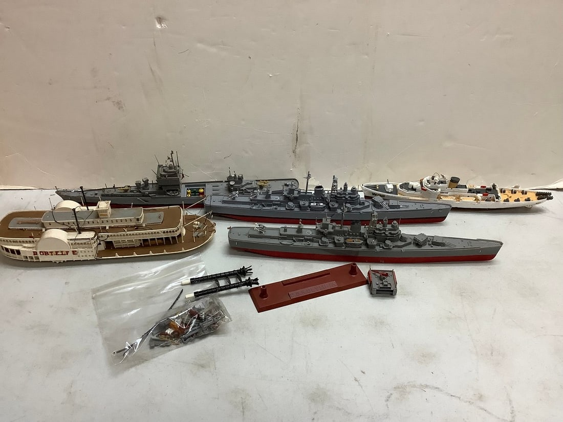 Lot of vintage boat models (1 of 1)